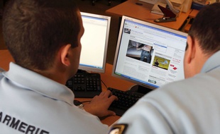 Des gendarmes de la section de lutte contre la pédocriminalité.