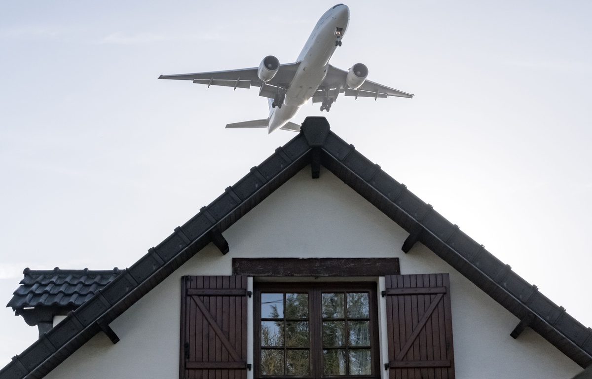 Terrain Ou Les Avions Decollent Et Atterrissent Toulouse : Pourquoi de nouveaux capteurs de bruit entrent-ils en service  autour l'aéroport ?