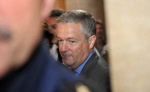Le tribunal correctionnel de Paris a décidé de repousser de quelques semaines son jugement prévu vendredi concernant l'ancien PDG de Vivendi Universal Jean-Marie Messier, poursuivi pour des malversations présumées, a-t-on appris lundi de source judiciaire.