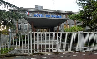 Illustration de l'hôtel de police à Rennes.