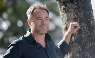 Guillaume de Tonquédec interprète l'enquêteur Sesmat dans « Une affaire française », série de TF1 dédié à l'affaire Gregory, présentée hors compétition à La Rochelle.