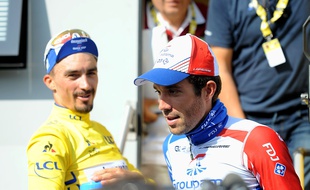 Thibaut Pinot juste devant Julian Alaphilippe