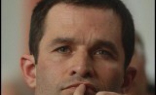 Benoît Hamon, l'un des dirigeants du Nouveau Parti socialiste (NPS), a souhaité mardi que François Hollande soit candidat à l'investiture du parti pour la présidentielle, car le premier secrétaire est "le seul qui a les cartes en main pour rassembler" les socialistes.