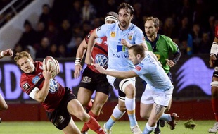 Bousculé en début de partie, le RC Toulon a lentement mais sûrement joué sa partition pour signer une large victoire (46-13) face à Perpignan dimanche en clôture de la 14e journée du Top 14 de rugby, grâce à un Jonny Wilkinson des grands jours, auteur de 26 point