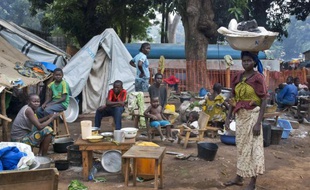 Des déplacés regroupés dans le camp de Bossangoa, dans le nord de la Centrafrique, le 26 novembre 2013.