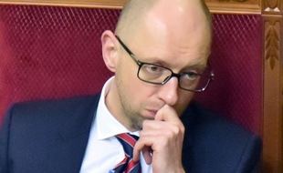 Le Premier ministre ukrainien Arseni Iatseniouk, au Parlement, vient d'échapper à une motion de censure, le 16 février 2016 à Kiev