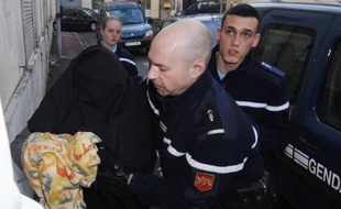 La mère de famille des Landes déjà poursuivie pour l'infanticide d'un nouveau-né en septembre 2013, a admis mercredi devant la juge d'instruction une part de responsabilité dans la mort d'un deuxième bébé né un an plus tôt, a-t-on appris auprès de son avocat.