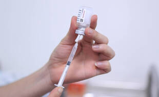 Une dose du vaccin Astra Zeneca (Illustration)