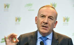 Le président du Medef Pierre Gattaz lors de sa conférence de presse mensuelle au siège de l'organisation patronale à Paris le 17 novembre 2015