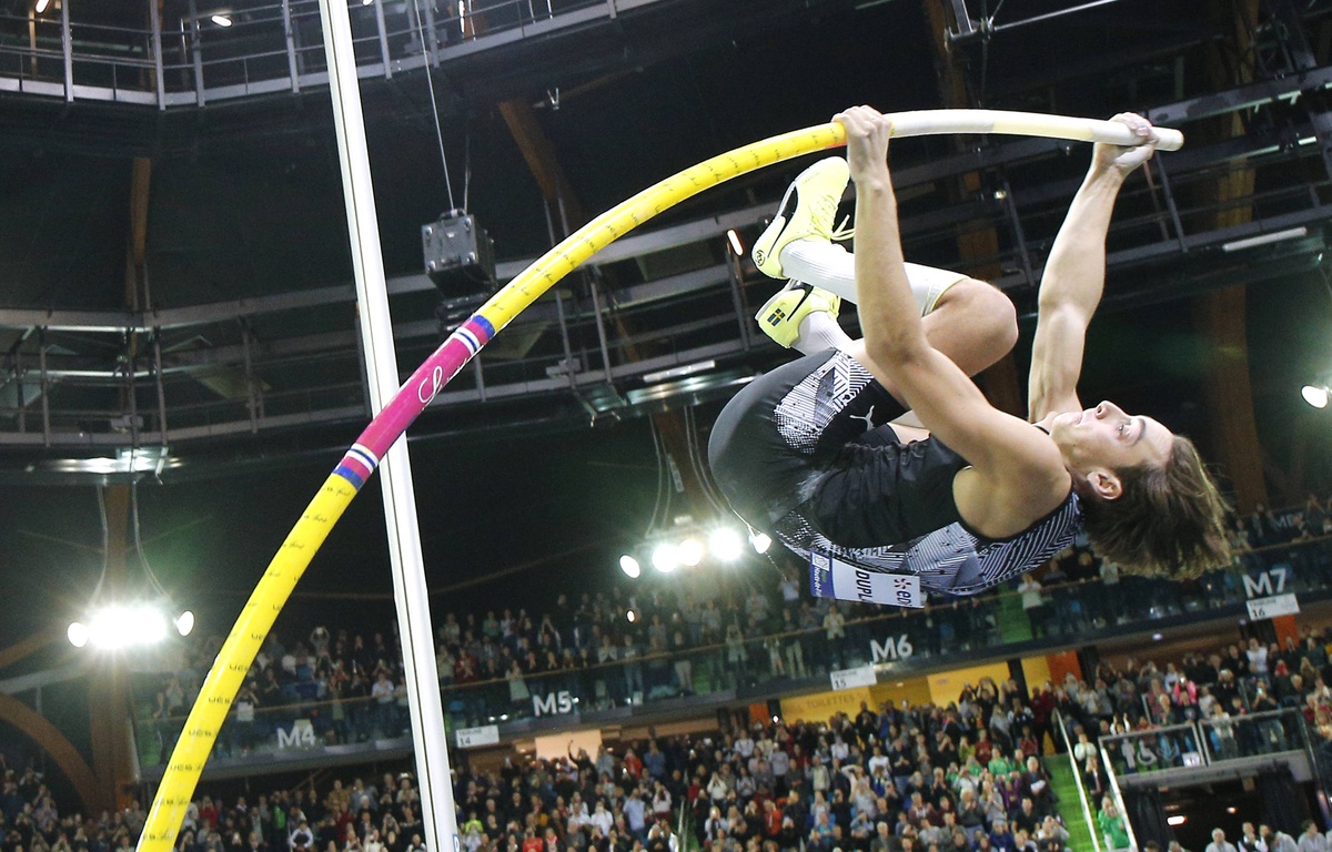 Saut à la perche Mondo Duplantis devient le perchiste ultime en effaçant le record de Bubka en