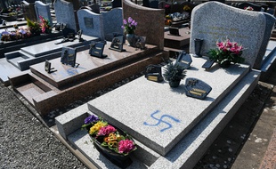 Cinq tombes ont été vandalisées dans le cimetière communal de Ploërmel.