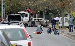 Une attaque à l'explosif a fait un mort et deux blessés à Orly-Ville, le 21 septembre 2011.