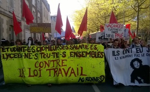 Plusieurs milliers de manifestants se sont élancés ce jeudi matin à Rennes de l'esplanade de Gaulle.