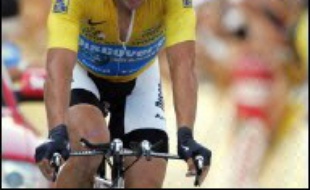 Le septuple vainqueur du Tour de France, l'Américain Lance Armstrong, a réagi avec colère mardi à l'aveu par deux de ses anciens coéquipiers qu'ils avaient pris de l'EPO lors de la Grande Boucle 1999 et démenti à nouveau avoir jamais pris de produits dopants ni inciter les membres de son équipe à en prendre.