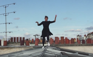 Une vidéo de promotion mise en ligne par la plateforme My Little Paris sur sa page Facebook le 6 septembre 2016 met en scène une jeune femme qui, vêtue d'une petite robe noire et de baskets Stan Smith très tendance, évolue sur les toits de la capitale.