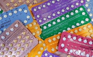 Une ligne d'appel animée par des sages-femmes et destinée à informer le grand public sur les différentes pilules, notamment de troisième génération, a été mise en place en France depuis mercredi, accessible par un numéro azur.