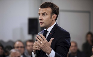 Emmanuel Macron lors d'un débat avec des maires à Cozzano, en Corse, le 4 avril 2019.