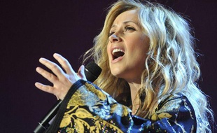 Lara Fabian sur scène à Prague en République Tchèque, le 12 mars 2012.
