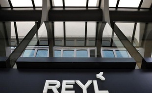 La justice française a décidé de mener une enquête visant la banque suisse Reyl, au centre de l'affaire Cahuzac et qui abriterait de nombreux comptes de Français fortunés dont, à en croire un de ses anciens employés, des personnalités politiques.