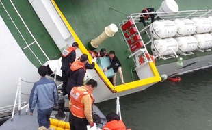Le capitaine sud-coréen Lee Joon-Seok quitte le Sewol, le 16 avril 2014, lors du naufrage du ferry
