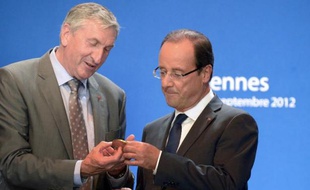 François Hollande a rendu hommage jeudi à un "grand dirigeant agricole" en la personne de l'ancien président de la Fédération nationale des syndicats d'exploitants agricoles (FNSEA), Jean-Michel Lemétayer, décédé la veille à l'âge de 62 ans.