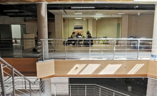 Un squat pas comme les autres, où les ateliers se multiplient dans les salles vides.
