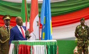 Le président burundais Pierre Nkurunziza fait un discours après avoir prêté serment à Bujumbura le 20 août 2015