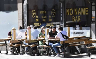 Un restaurant au centre de Stockholm en mai 2020.
