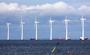 Illustarition d'un parc éolien offshore au Danemark.
