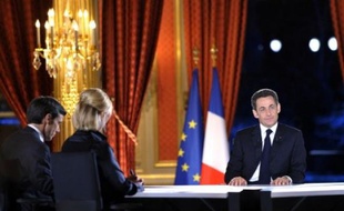 Une semaine après la mobilisation syndicale du 29 janvier, Nicolas Sarkozy a promis jeudi soir des "mesures sociales" pour répondre à l'inquiétude des Français face à la crise et annoncé la suppression de la taxe professionnelle dès 2010 pour protéger l'activité économique