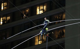 Lijana et son frère Nik Wallenda au-dessus de Times Square, le dimanche 23 juin 2019.