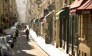 Cafés et hôtels sur l'île Saint-Louis à Paris (illustration).