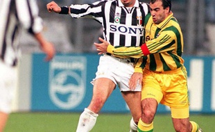 Ferri face à l'Italien Vialli en Ligue des Champions en 1996.
