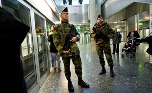 Des militaires dans le métro toulousain, en 2012, après les assassinats commis par Mohamed Merah