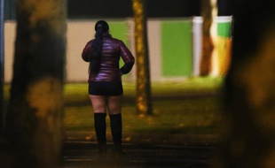 Selon l'enquête, 78% des travailleurs du sexe interrogés ont constaté une baisse de leurs revenus.