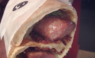 A G by Gaspard, néo fast-food installé dans le 17e arrondissement parisien, le pain du sandwich devient naan.
