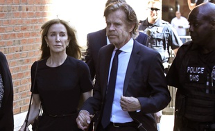 L'actrice Felicity Huffman et son mari William H. Macy à leur arrivée au tribunal de Boston le 13 septembre 2019.