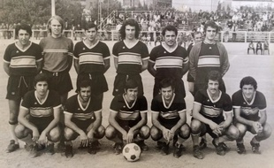 Yvon Berland, deuxième en partant de la gauche, était le seul non Arménien de son équipe.