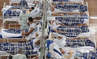 Des malades du coronavirus dans un hôpital de campagne de Sao Paulo, au Brésil, le 9 juin 2020.