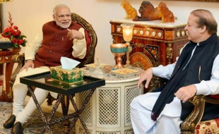 Le Premier ministre indien Narendra Modi et le Premier ministre pakistanais Nawaz Sharif le 25 décembre 2015 à Lahore