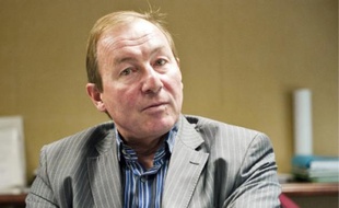 Gérard Méauxsoone informe les patrons selon le profil et le marché de leur entreprise.