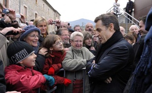 Nicolas Sarkozy a réaffirmé mardi le refus du gouvernement d'autoriser l'exploitation du gaz de schiste par fracturation hydraulique, en marge d'un déplacement en Ardèche où des manifestants proclamaient leur hostilité à cette technique.