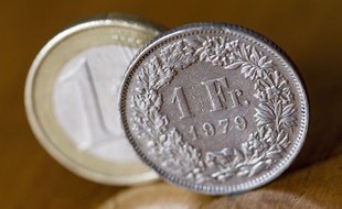 Illustrations d'un franc suisse et d'un euro.