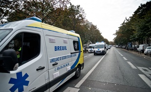Une soixantaine d'ambulance sont manifesté le 2 octobre 2014 à Paris.