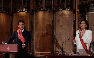 La maire de Barcelone Ada Colau a été réélue grâce à l'appui de Manuel Valls samedi 15 juin 2019.