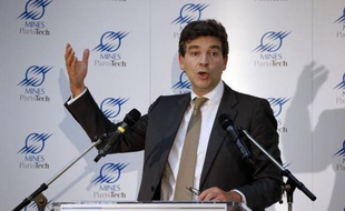 A la veille de la présentation en Conseil des ministres du plan d'aide à la filière automobile, Arnaud Montebourg a été mardi la cible des attaques de responsables de l'UMP pour qui les méthodes du ministre du Redressement productif sont inefficaces.