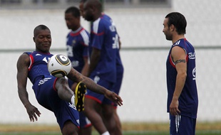 Mathieu Valbuena et Djibril Cissé en équipe de France en 2010