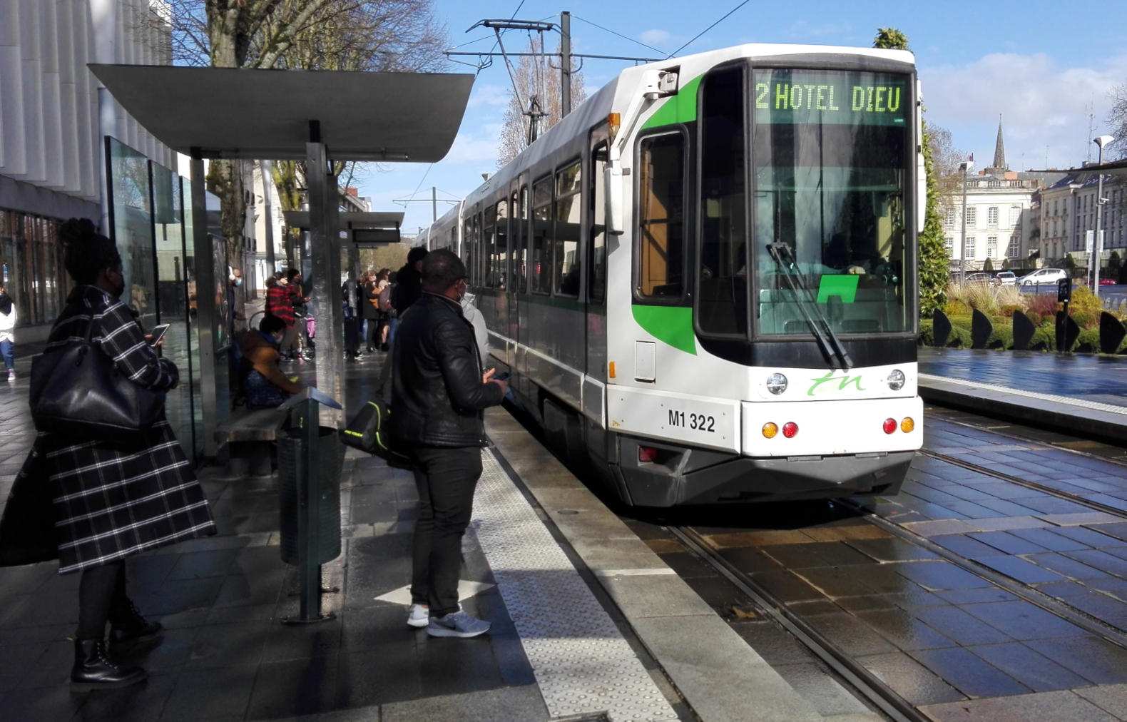Un tramway de la ligne 1, station Cinquante-Otages, à Nantes.