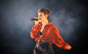 La chanteuse Chris, de Christine and the Queens