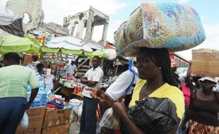 Deux ans après le séisme qui a tué au moins 200.000 personnes en Haïti, des milliers de sinistrés s'entassent toujours dans des campements de fortune, sans plus aucun espoir de retrouver un jour une vie normale.